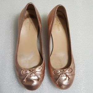 🎈COLE HAAN🎈 rose gold low wedges size 7B